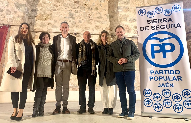 Ana Mestre arropa al candidato del PP a la Alcaldía de Segura de la Sierra: “Es el momento de que los jiennenses opten por continuar el cambio que iniciamos en Andalucía”