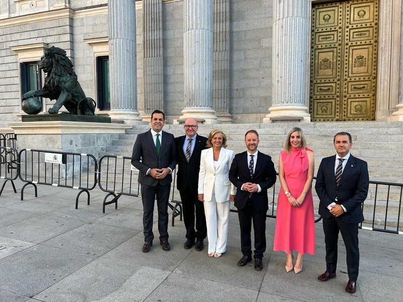 Domínguez respalda en Madrid a los diputados y senadores jiennenses y da su “apoyo expreso y el de todo el PP de Jaén al presidente Feijóo, que es quien ha ganado las elecciones”