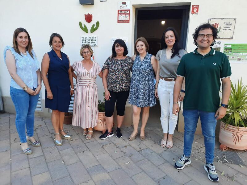 La candidata número 2 del Partido Popular de Jaén, Catalina García ha mantenido hoy un encuentro con los responsables de la Asociación Provincial Párkinson Linares-Jaén