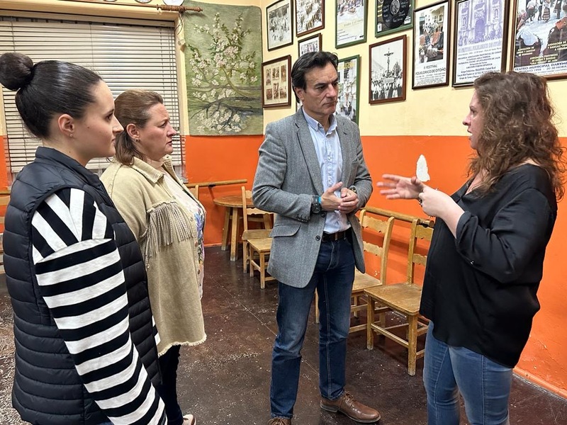 El candidato del PP fortalecerá a los colectivos que preservan el patrimonio inmaterial de Jaén