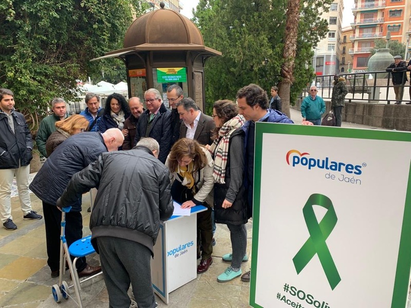 El Partido Popular de Jaén sigue recogiendo firmas en su compromiso con el sector del olivar y no cesará en el esfuerzo en la lucha por sus reivindicaciones 