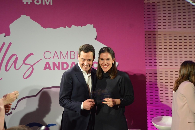 Domínguez felicita a Uclés por su reconocimiento “Ellas cambian Andalucía”