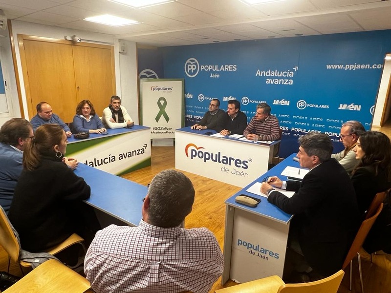 El candidato del PP a la alcaldía de Jaén analiza los problemas de la ciudad en la mesa de barrios