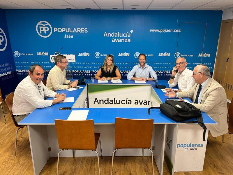 Domínguez reúne a su Comité Permanente para cerrar la agenda de trabajo en el inicio de un curso político “ilusionante y muy azul en Jaén”  
