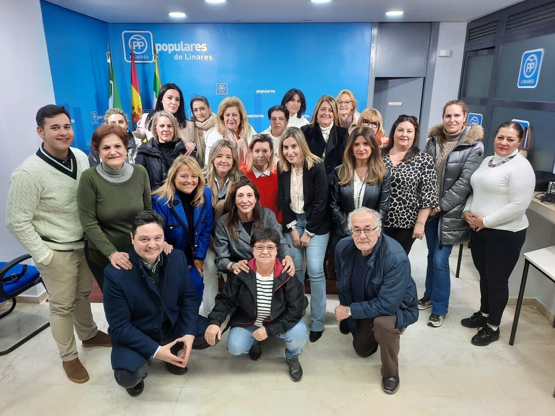 Dirigentes del Partido Popular mantienen un encuentro con mujeres de Linares