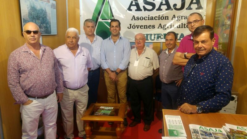 Requena destaca la importante labor de ExpoHuelma para el intercambio comercial de los agricultores y ganaderos de Sierra Mágina