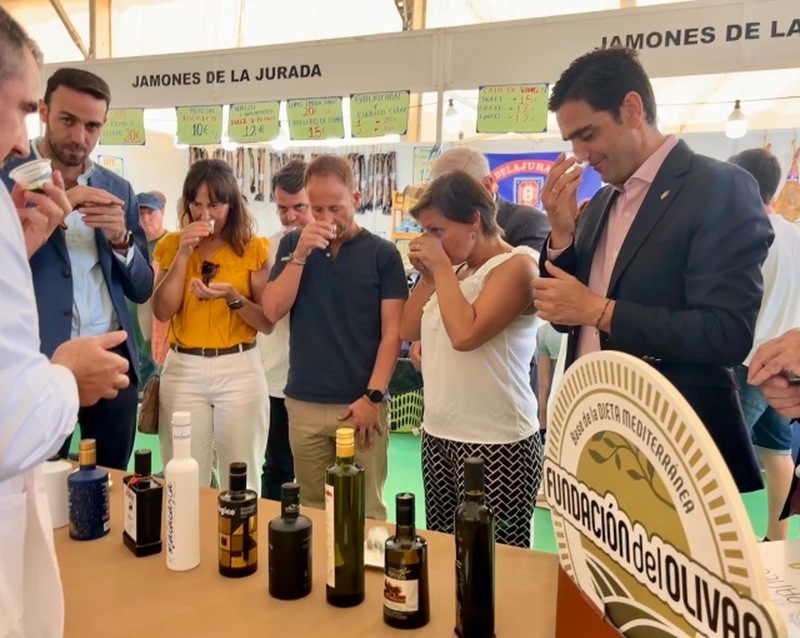 Domínguez señala que el Gobierno municipal de Alcalá la Real ha “engrandecido” la feria de muestras en su trigésimo tercera edición 