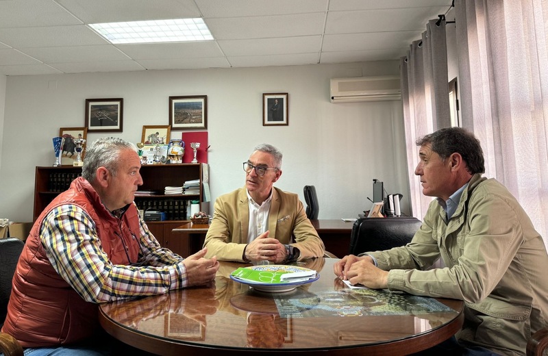 Camacho se congratula “porque el trabajo del PP ha dado sus frutos” y los vecinos de El Condado pagarán menos por el agua