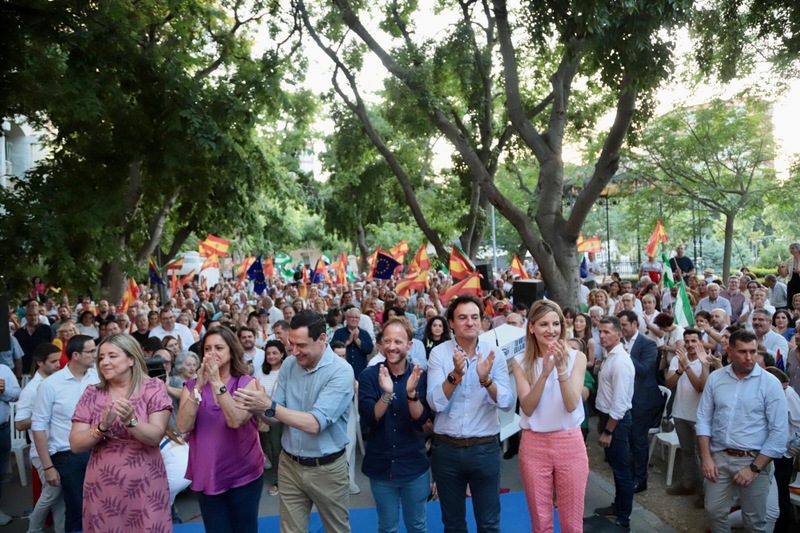 Cerca de 800 jienenses arropan a Juanma Moreno en un acto de campaña en la capital