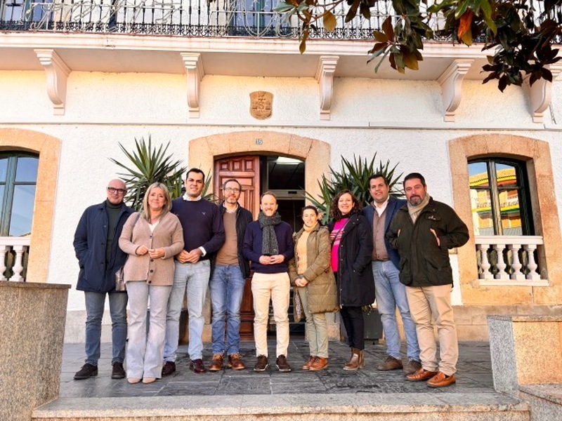 Domínguez felicita al equipo de Gobierno de Santisteban del Puerto por su trabajo “cohesionado y comprometido con mejorar cada día el bienestar de sus vecinos”