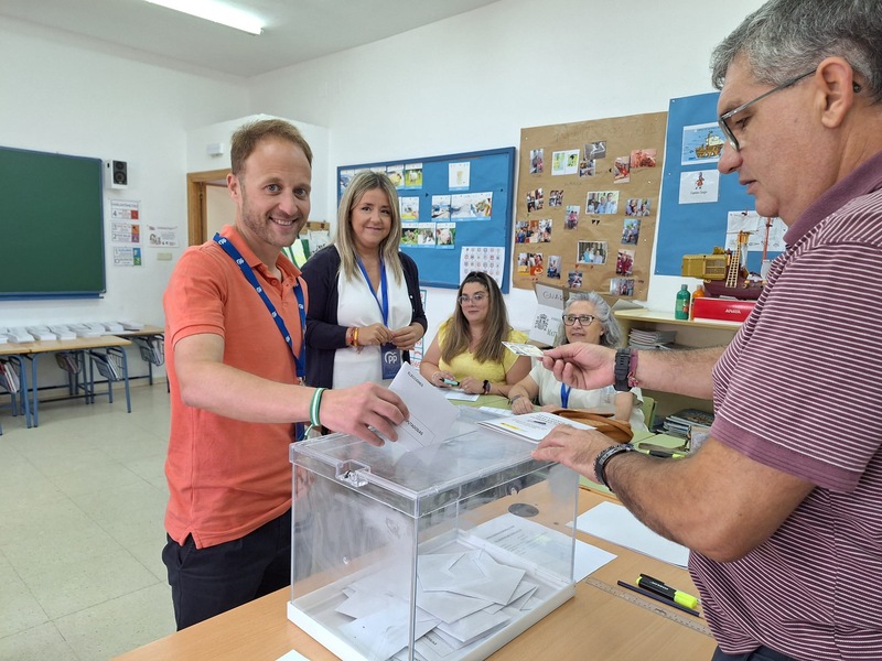 Domínguez vota “con la ilusión de transformar Jaén desde Europa”