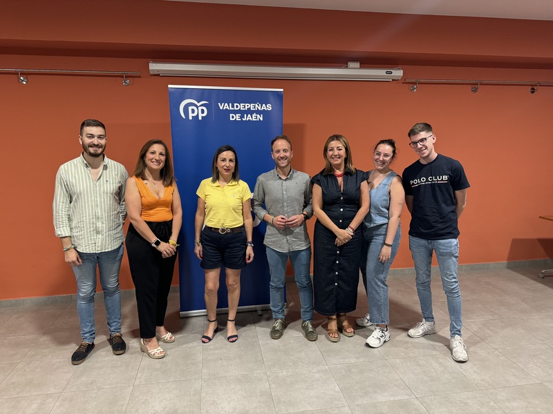 Domínguez celebra una jornada de formación con los compañeros de Valdepeñas de Jaén 