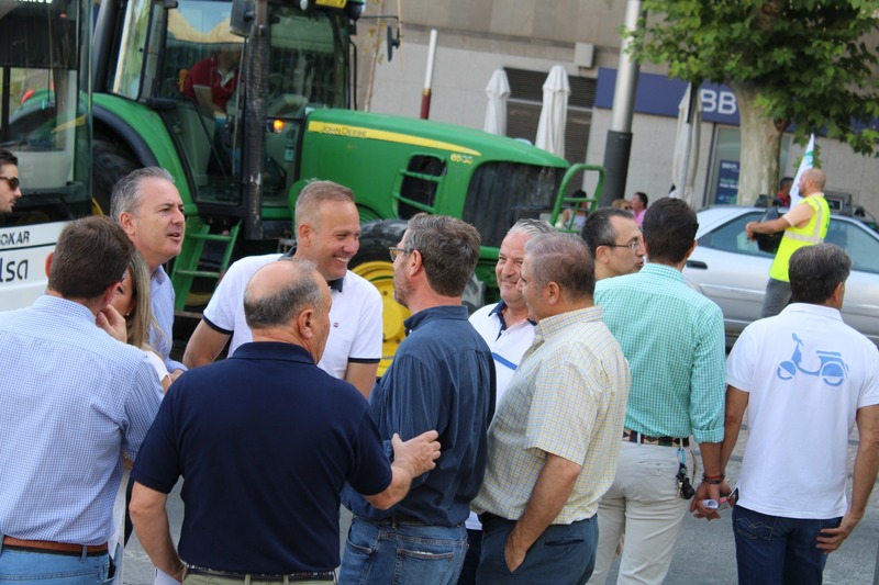Manrique afirma que los alcaldes del PP de Jaén “hemos estado donde debíamos, con los agricultores”